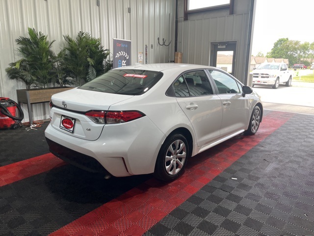 Vehicle image 4 of 43