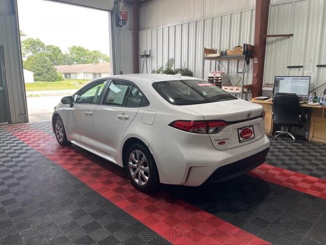 Vehicle image 6 of 43