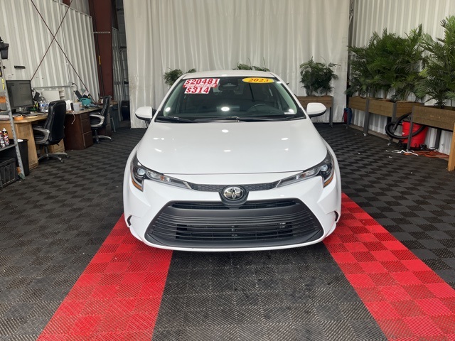Vehicle image 2 of 43