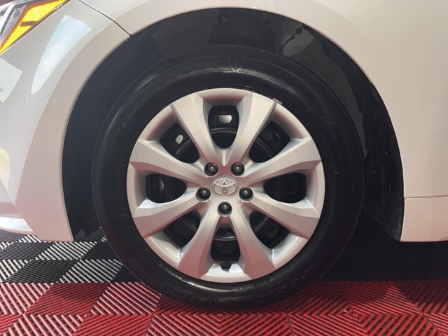 Vehicle image 26 of 43