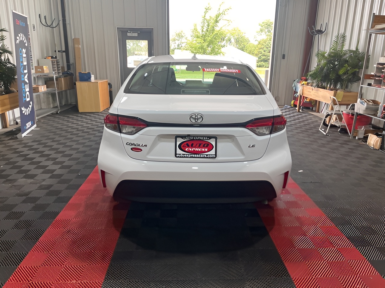 Vehicle image 42 of 43
