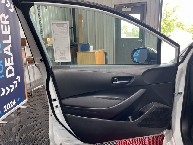 Vehicle image 28 of 43