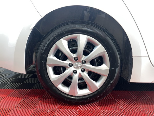Vehicle image 24 of 43