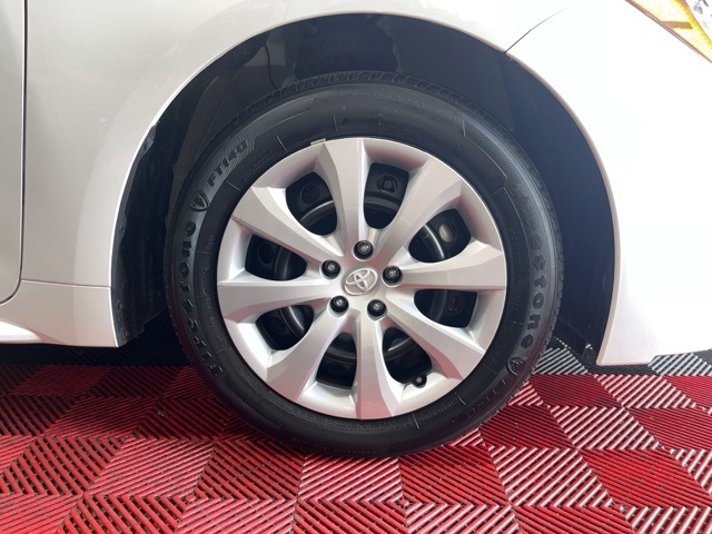 Vehicle image 25 of 43