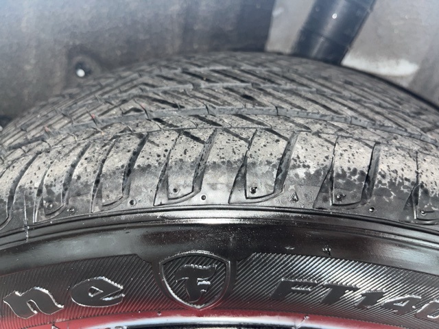 Vehicle image 32 of 43
