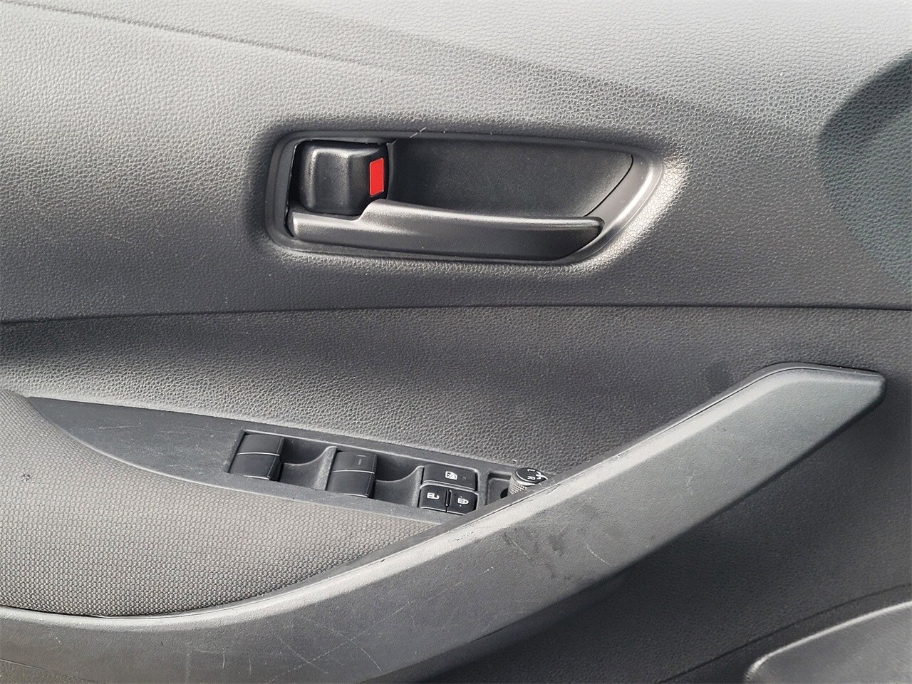 Vehicle image 22 of 25