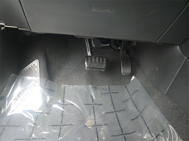 Vehicle image 23 of 25