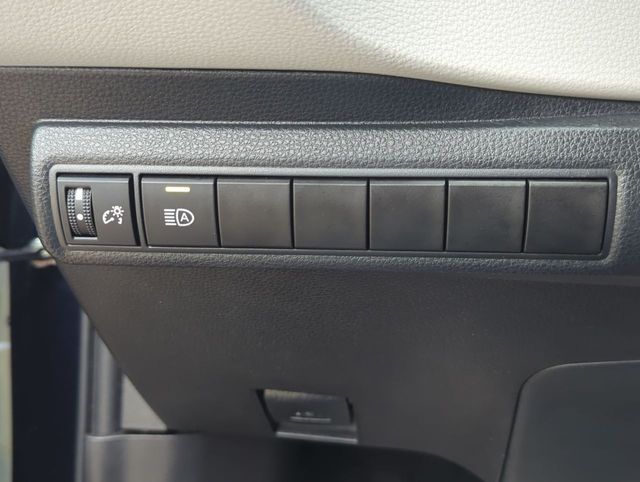 Vehicle image 17 of 31