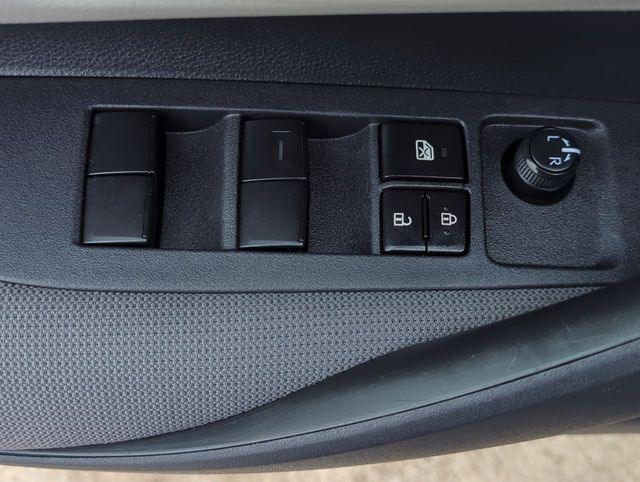 Vehicle image 22 of 31