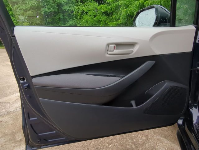 Vehicle image 21 of 31