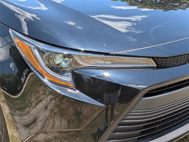 Vehicle image 10 of 28