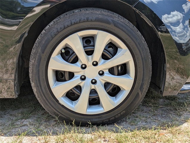 Vehicle image 12 of 28