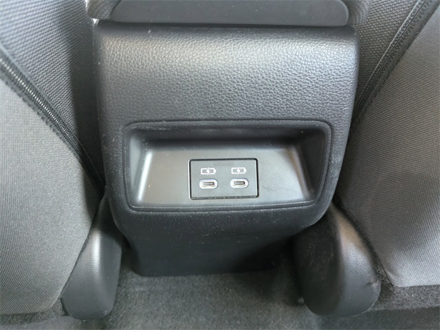 Vehicle image 14 of 28