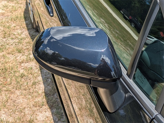 Vehicle image 11 of 28