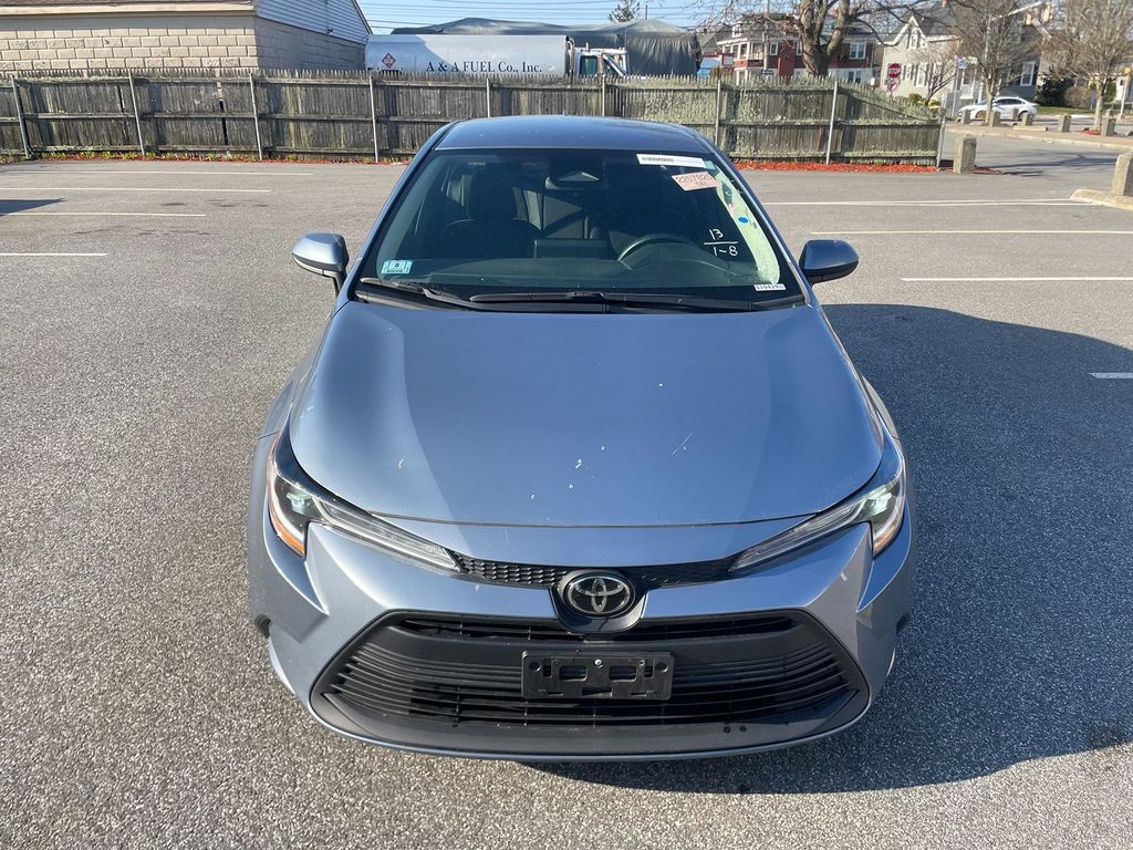 2023 Toyota Corolla LE Image 3 of 32