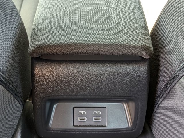 Vehicle image 19 of 25