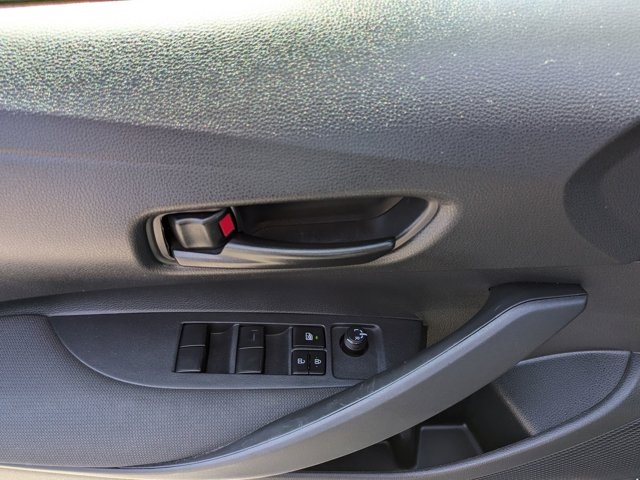 Vehicle image 21 of 25
