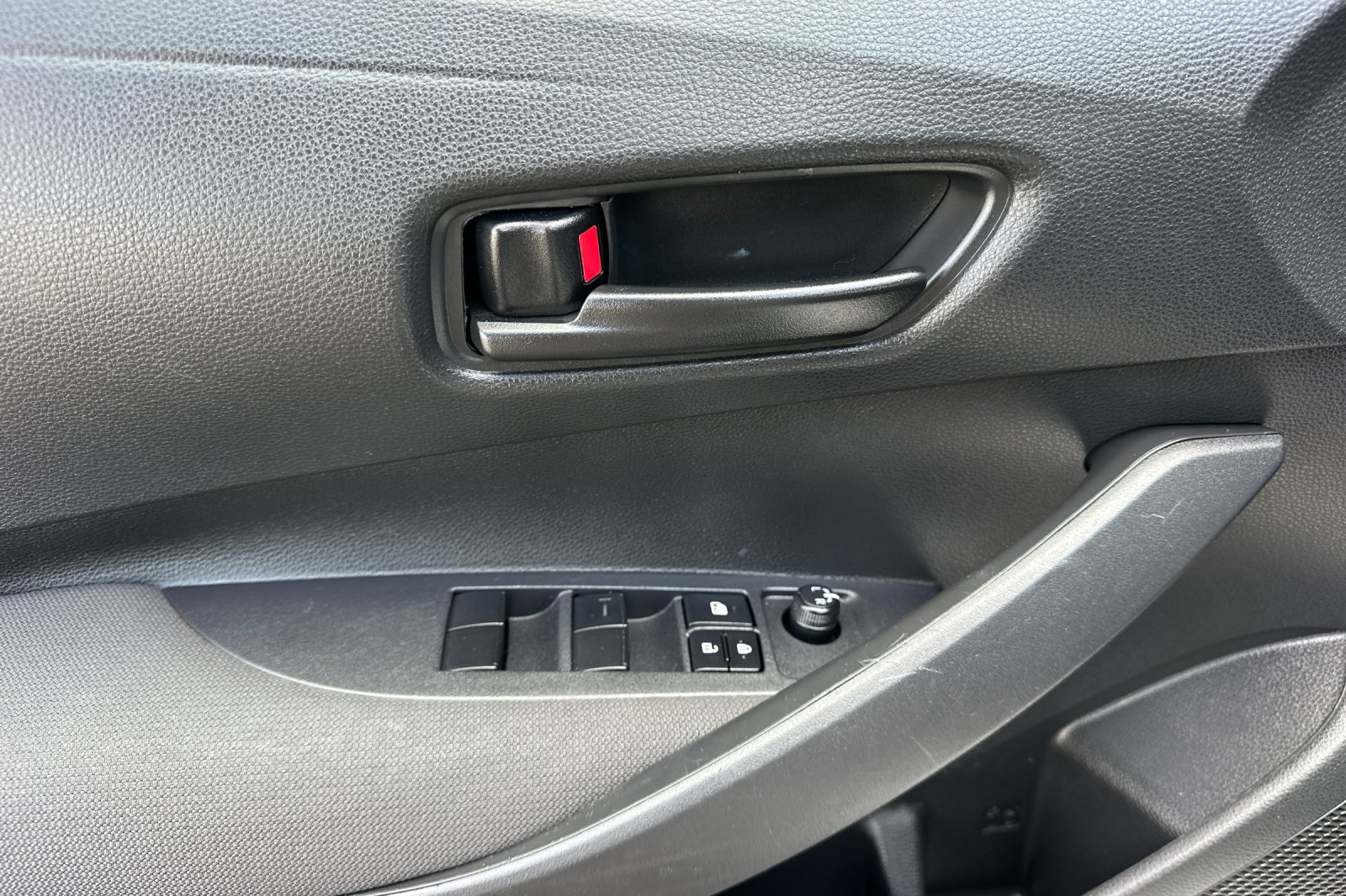 Vehicle image 11 of 28