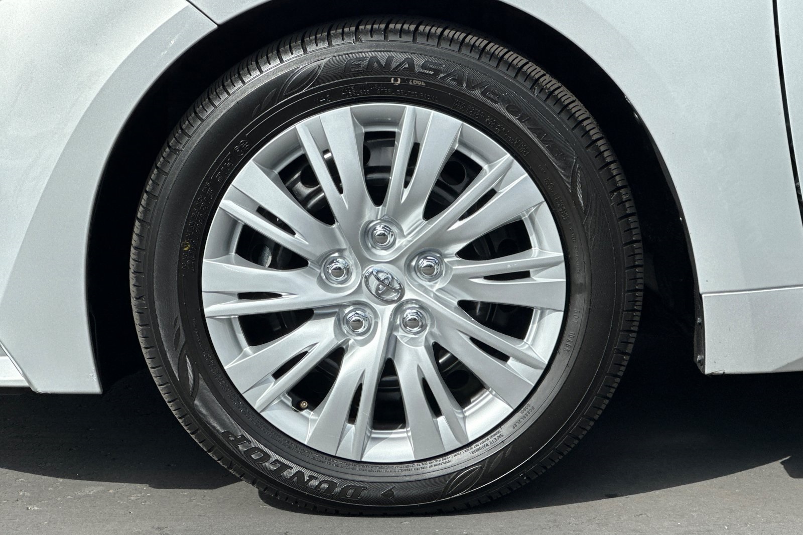 Vehicle image 24 of 28