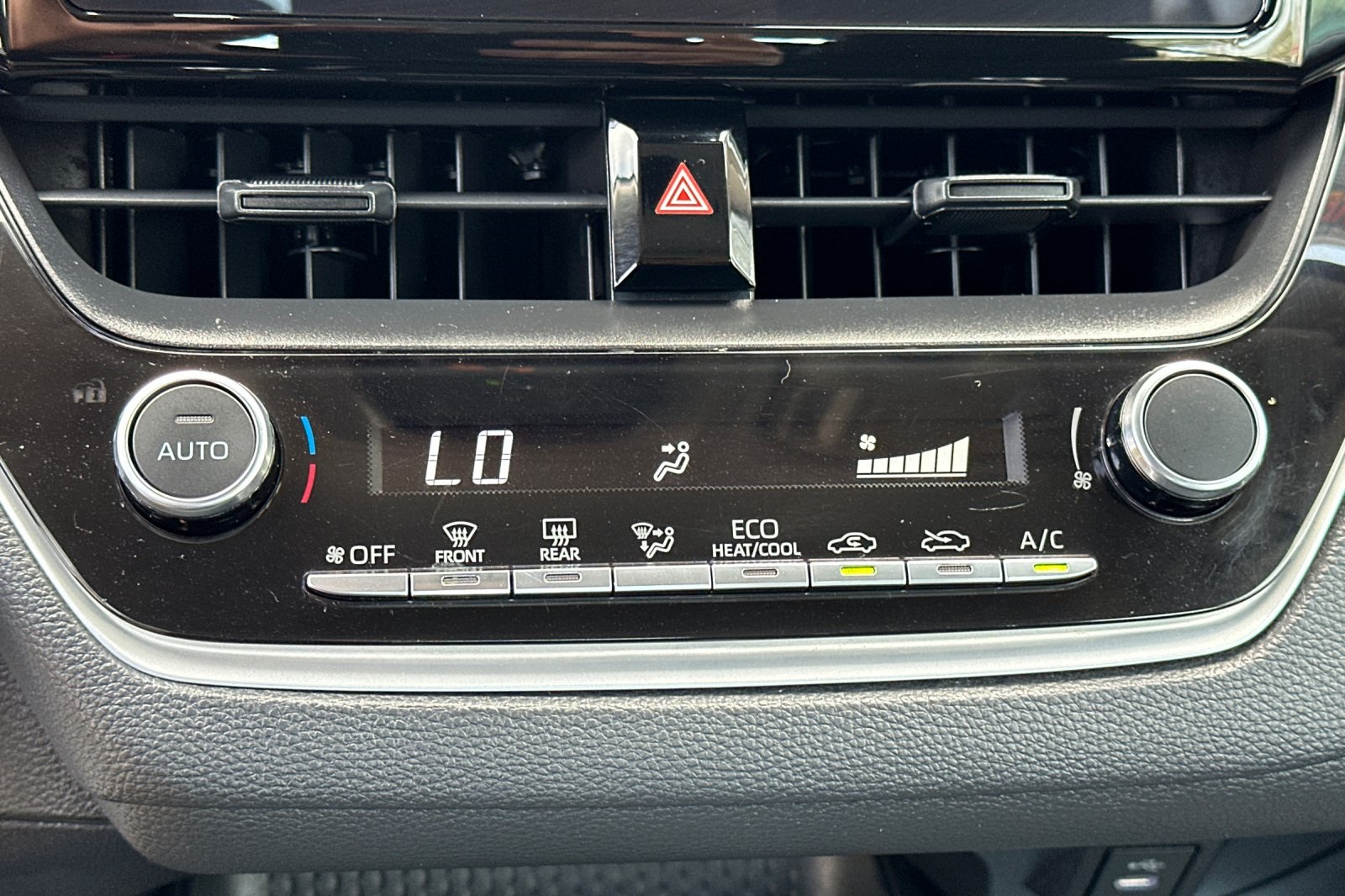 Vehicle image 19 of 28