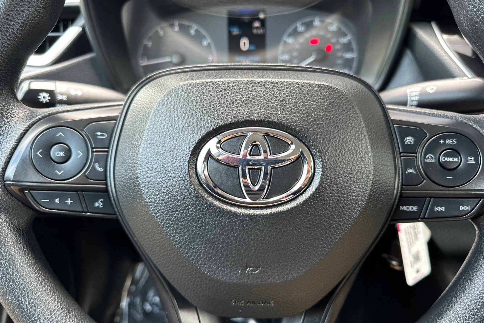 Vehicle image 21 of 28