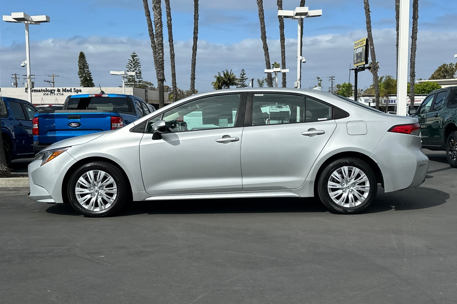 Vehicle image 2 of 28