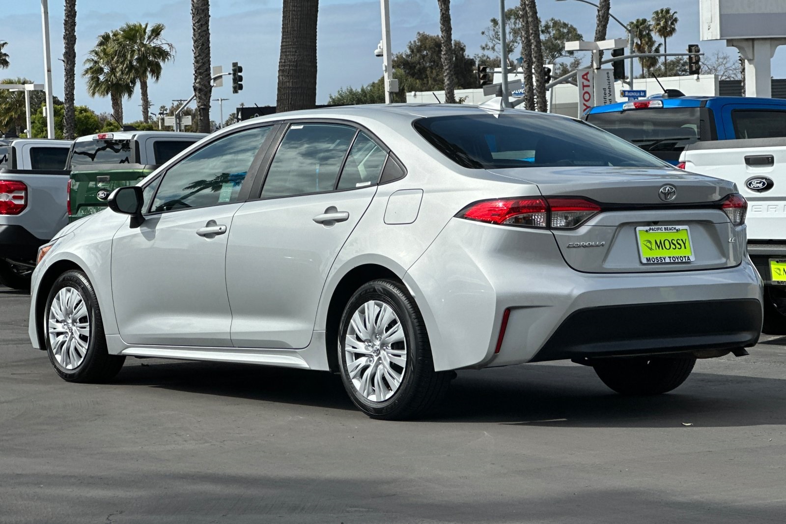 Vehicle image 8 of 28