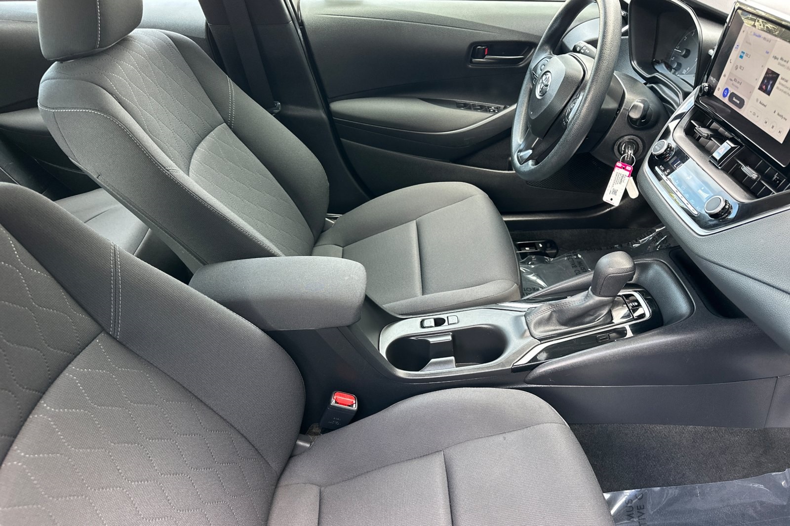 Vehicle image 15 of 28