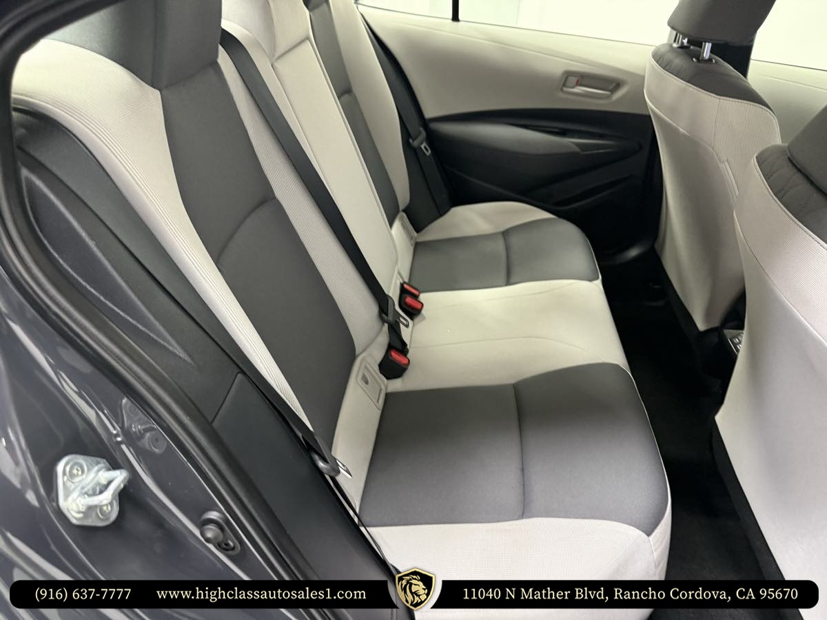 Vehicle image 27 of 62