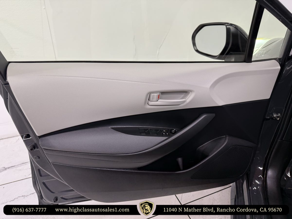 Vehicle image 13 of 62