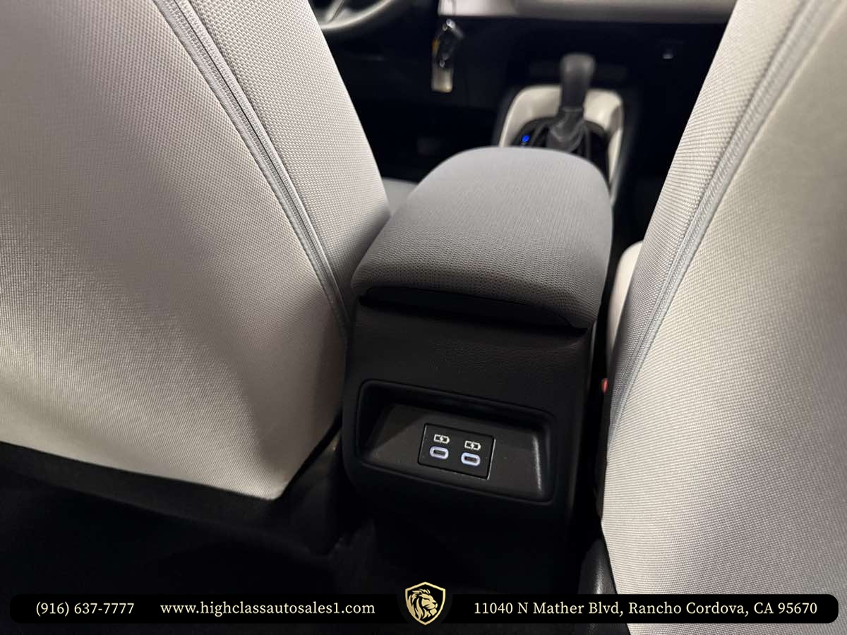 Vehicle image 37 of 62