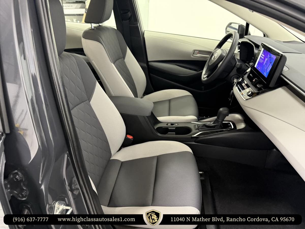 Vehicle image 33 of 62