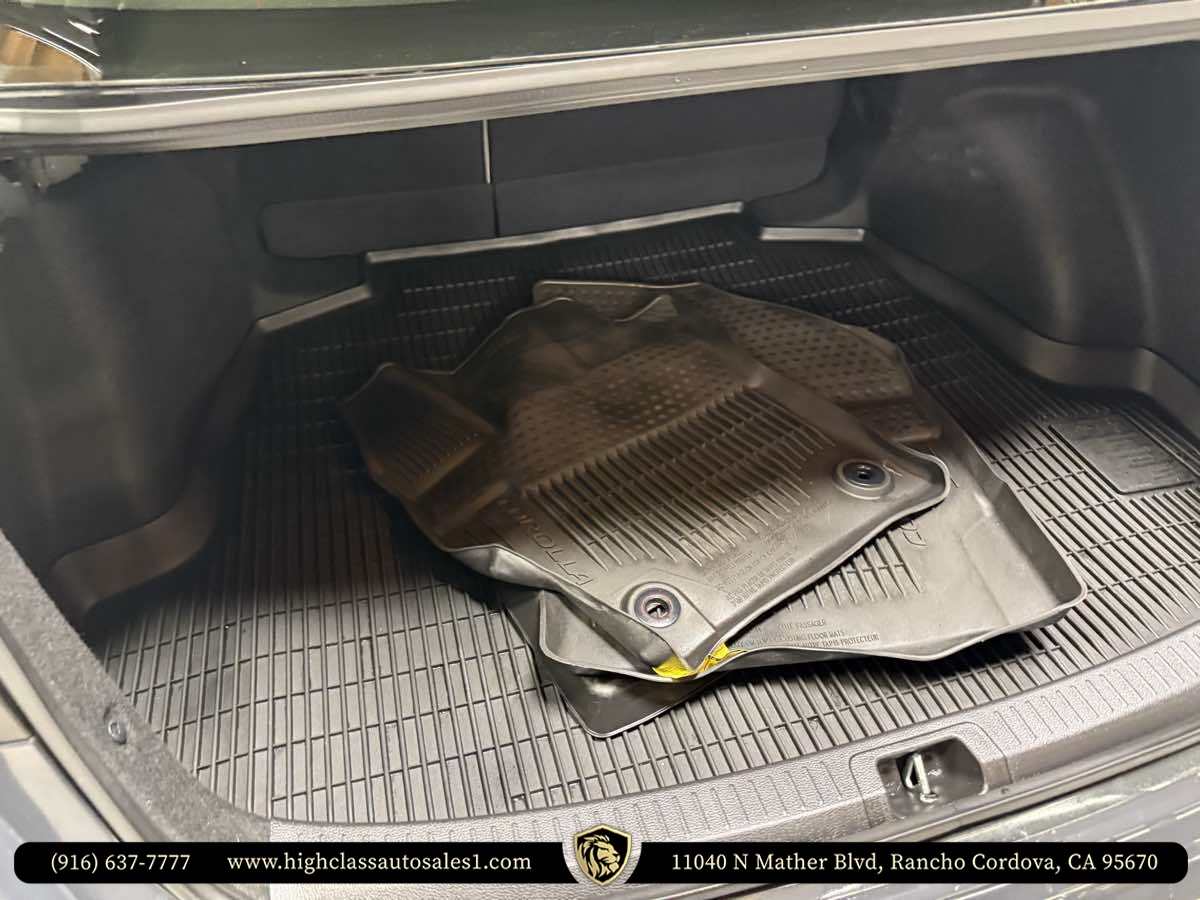 Vehicle image 52 of 62