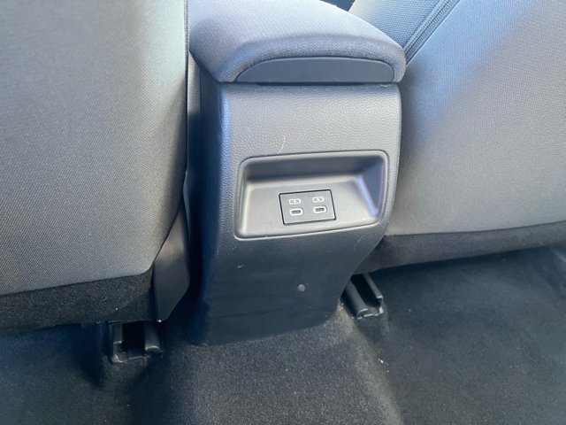 Vehicle image 18 of 29