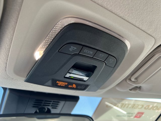 Vehicle image 13 of 29