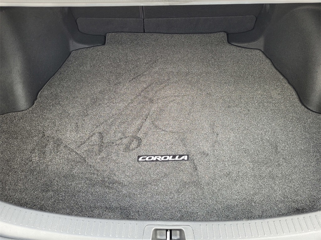Vehicle image 8 of 27