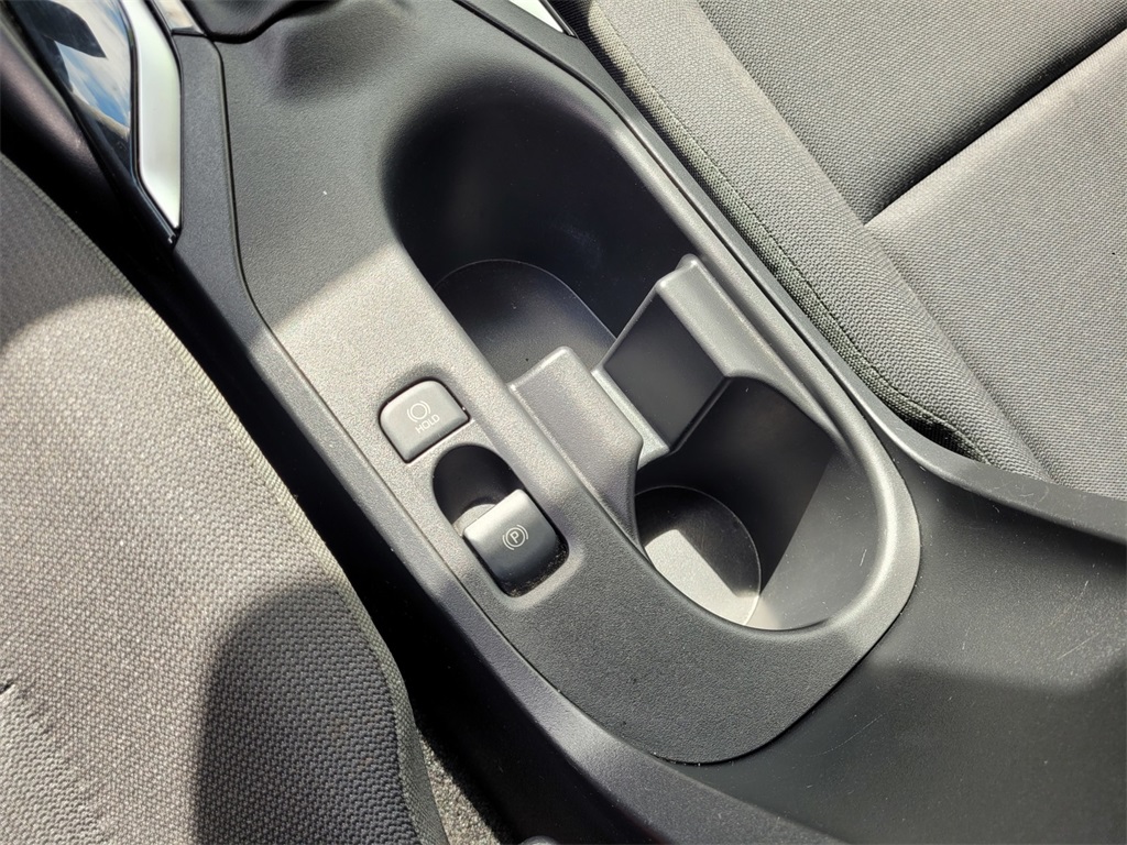 Vehicle image 17 of 27