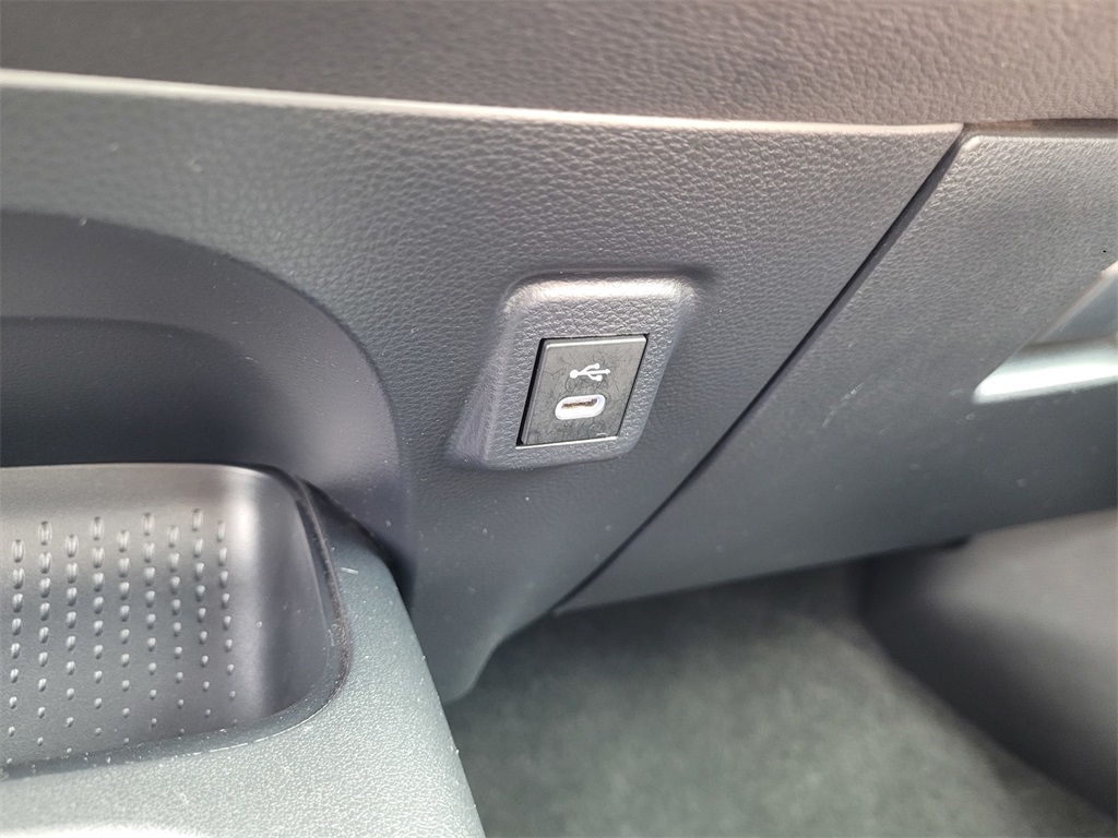 Vehicle image 15 of 27