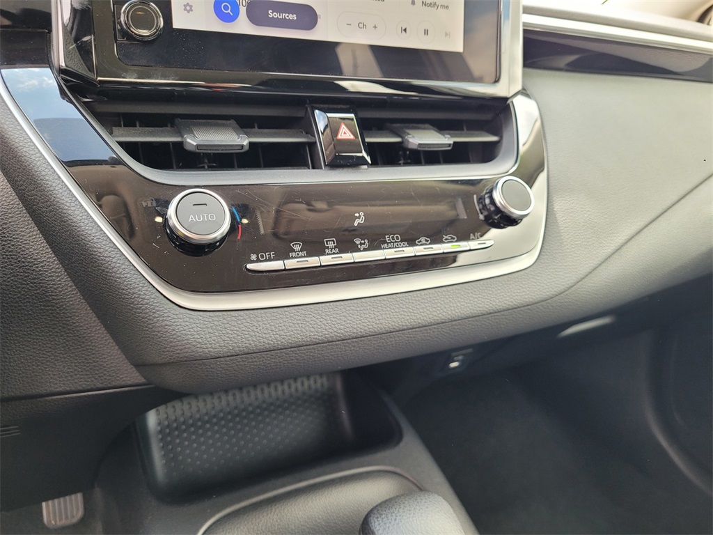 Vehicle image 18 of 27