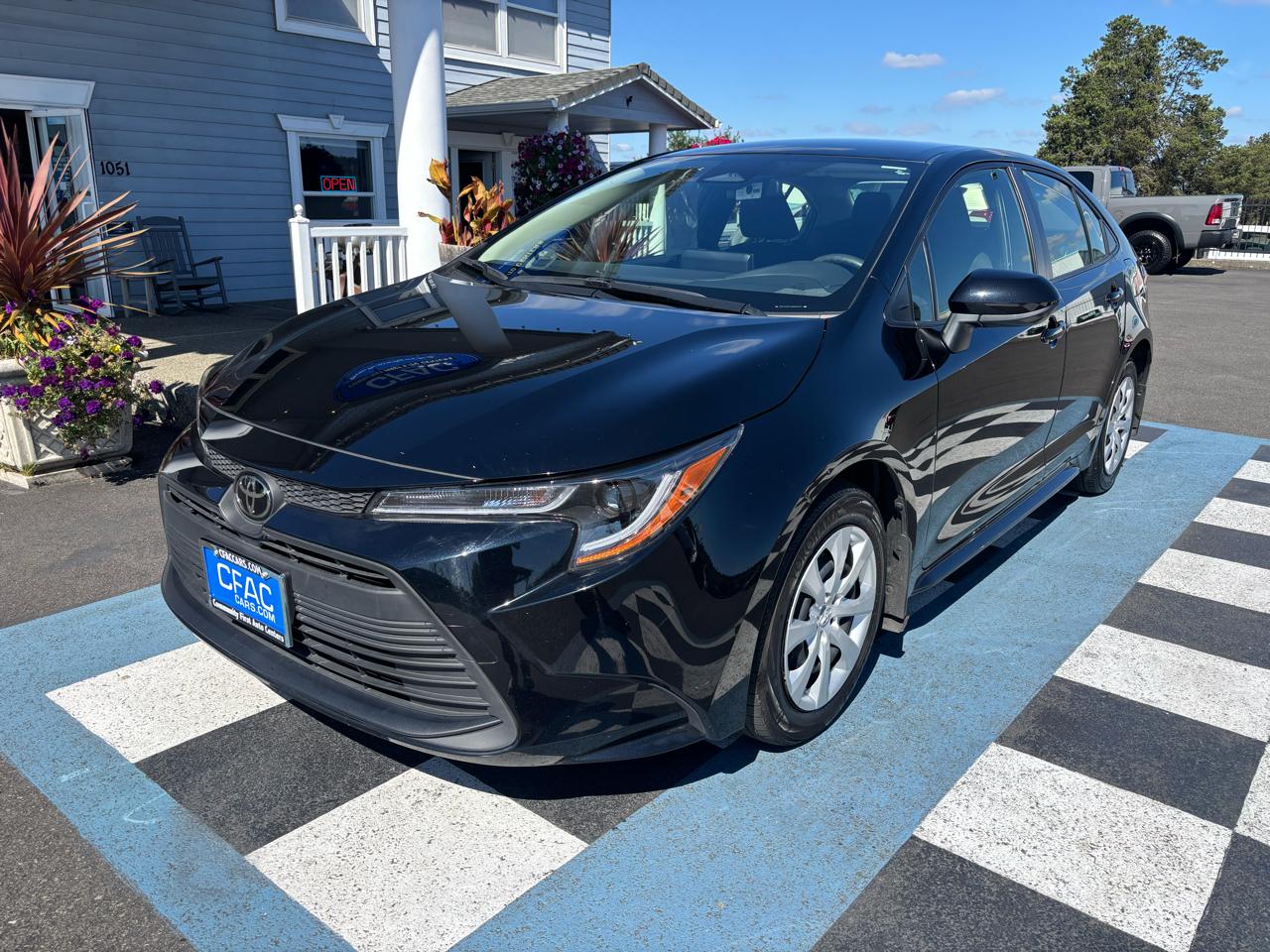 2023 Toyota Corolla LE Image 1 of 30