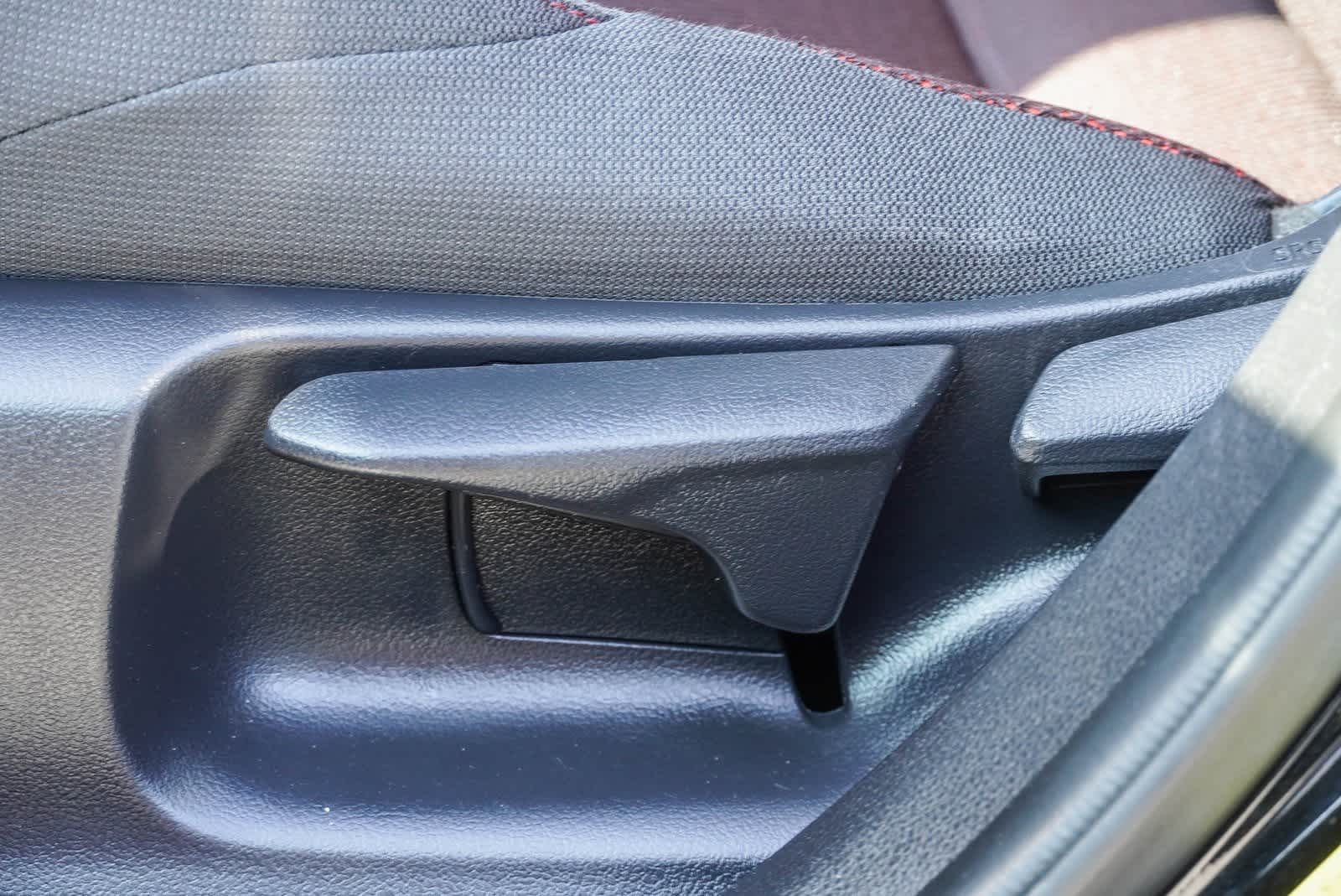Vehicle image 21 of 27