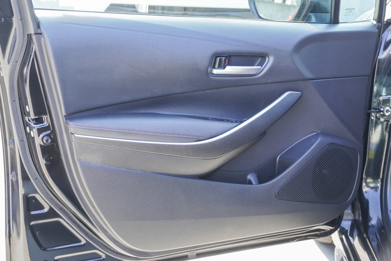 Vehicle image 20 of 27