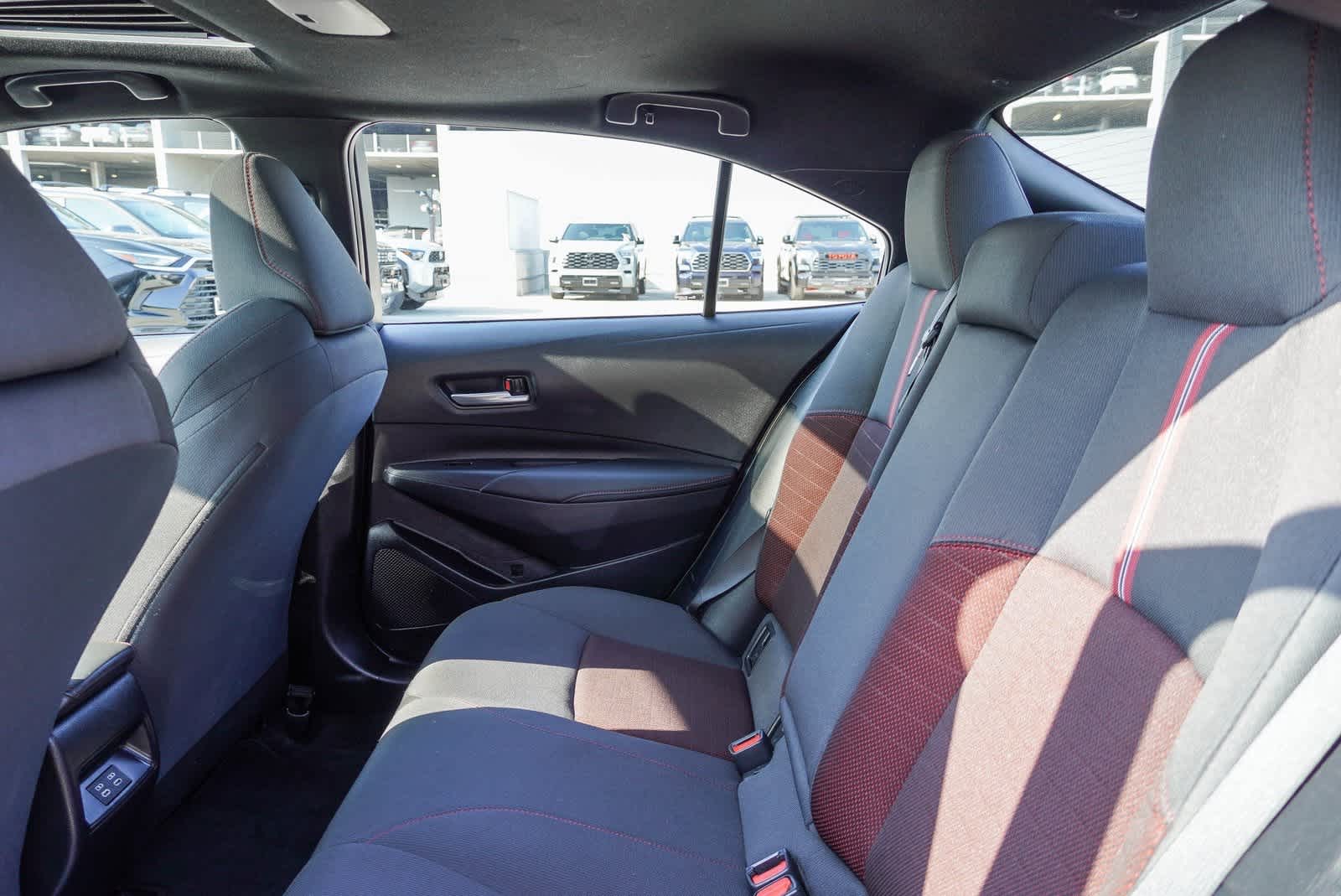 Vehicle image 17 of 27