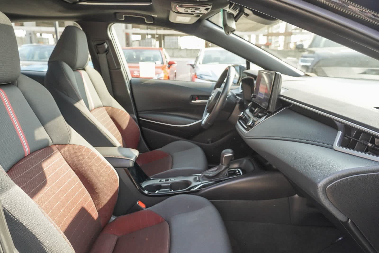 Vehicle image 18 of 27