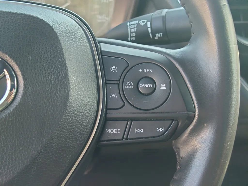 Vehicle image 20 of 30