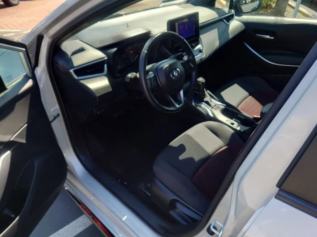 Vehicle image 16 of 30