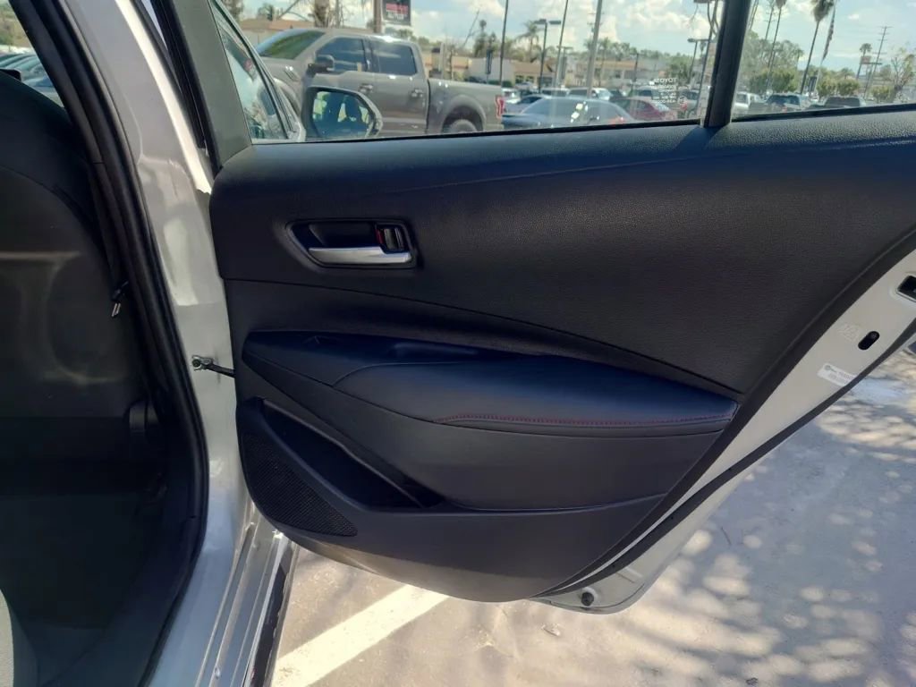 Vehicle image 9 of 30