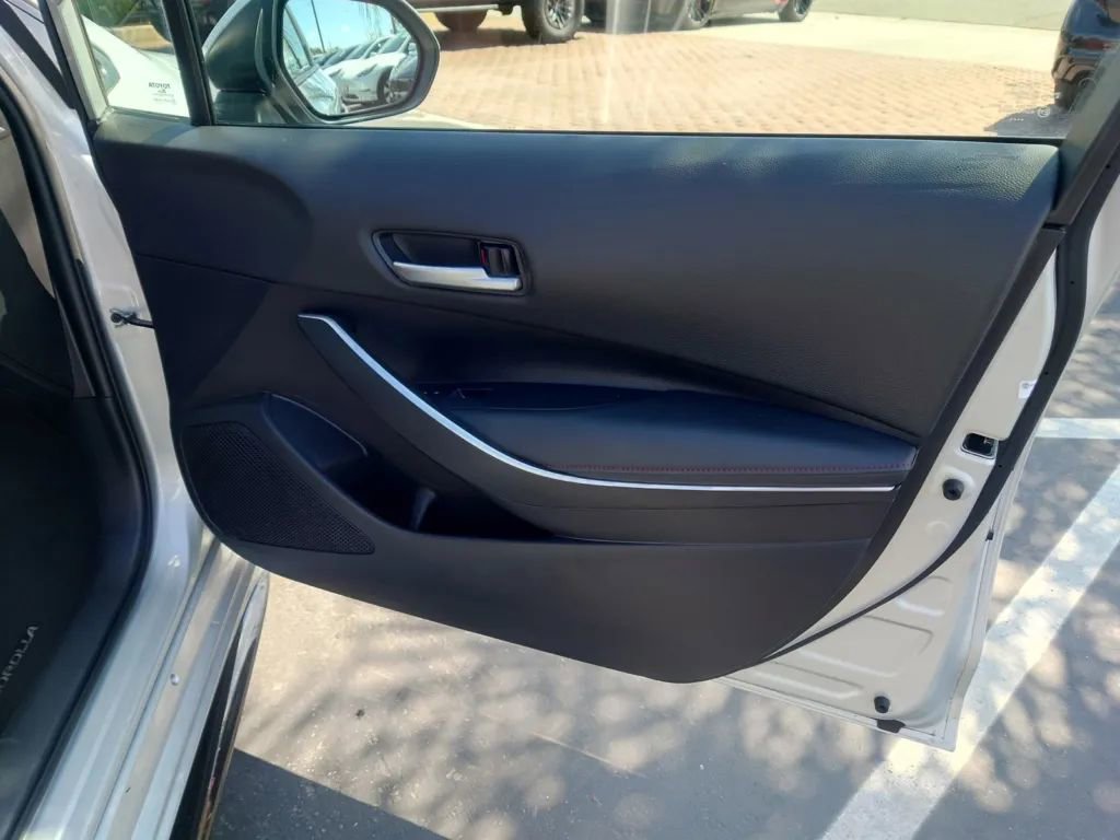 Vehicle image 11 of 30