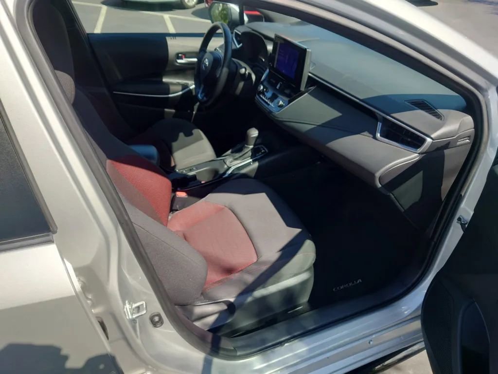 Vehicle image 10 of 30