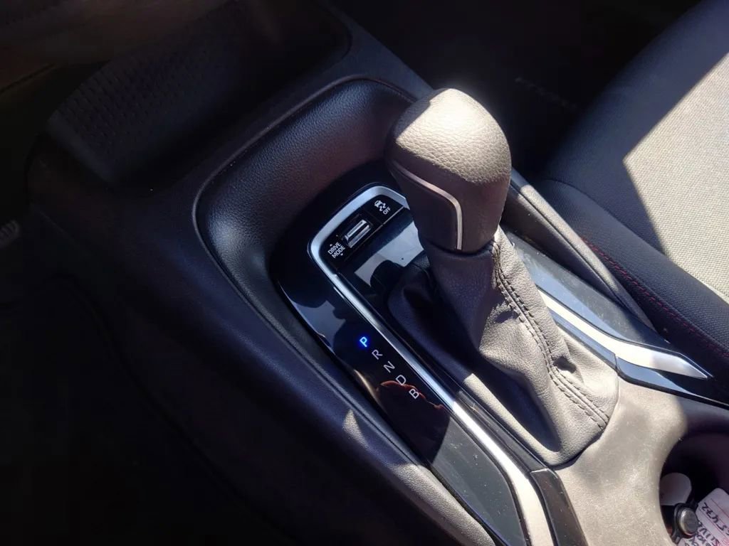 Vehicle image 25 of 30